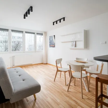 Metro Swietokrzyska Apartment Warsaw