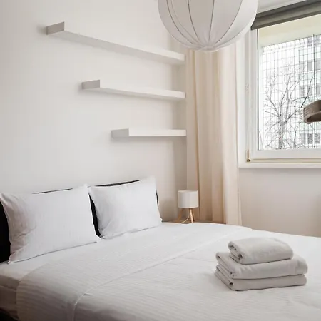 Metro Swietokrzyska Apartmán *