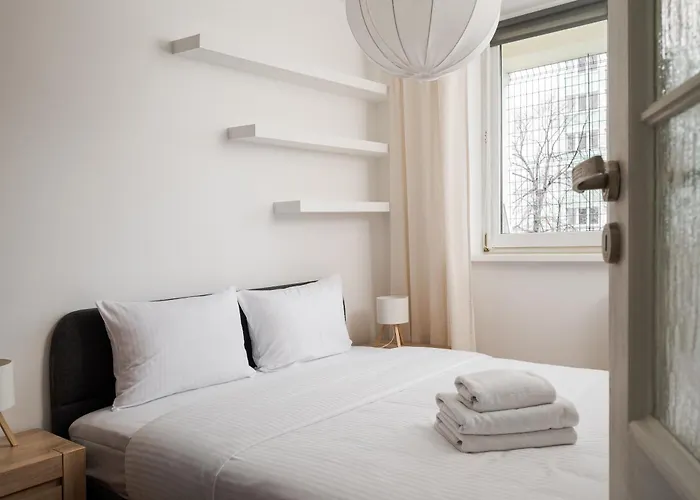 Metro Swietokrzyska Apartman *